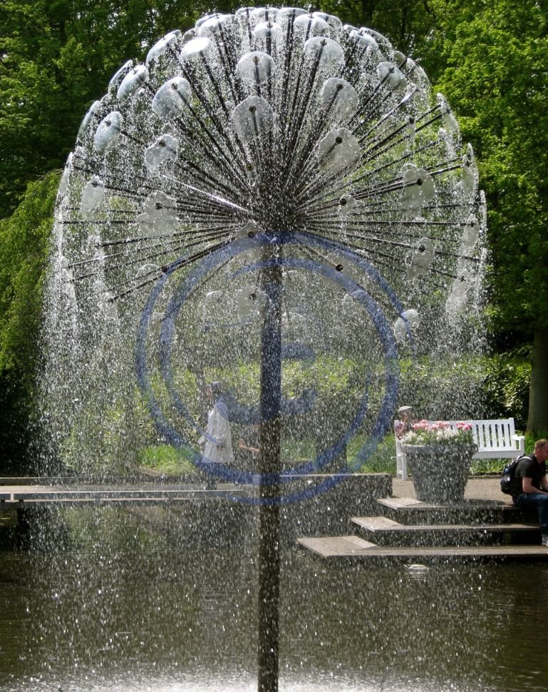 Half Dandelion Fountain